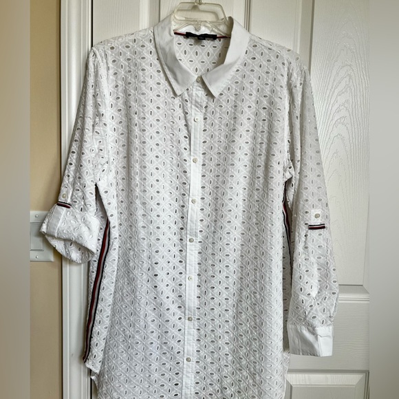 Tommy Hilfiger, White Eyelet Long Sleeve Button Front Top/Duster Dress. - Picture 3 of 9